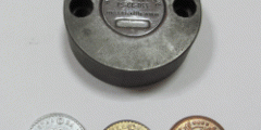 Лазерная гравировка на клише для монетного аттракциона и готовые монеты