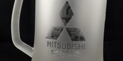 Гравировка на стеклянной пивной кружке - Mitsubishi